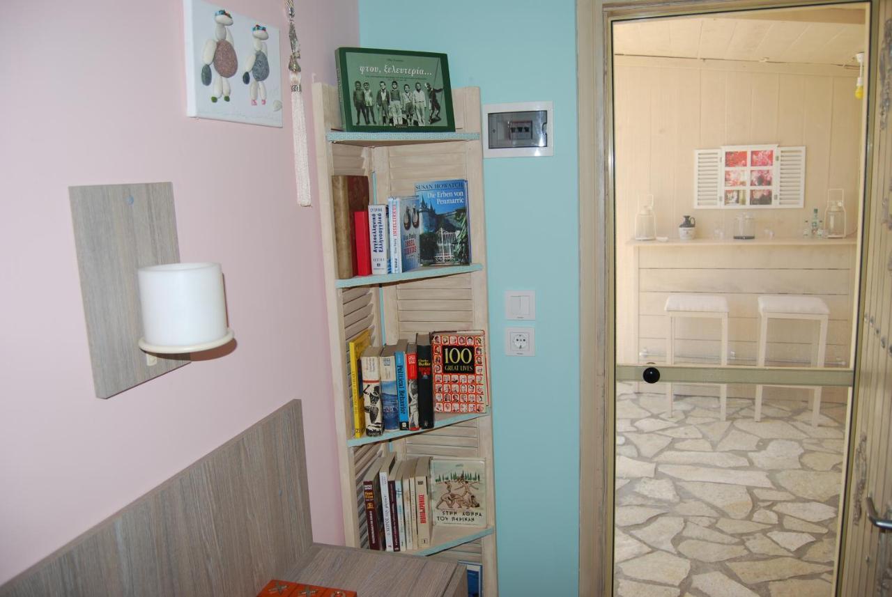 Luxury Traditional Room The Small Bookstore Kastro-Kyllini Kültér fotó